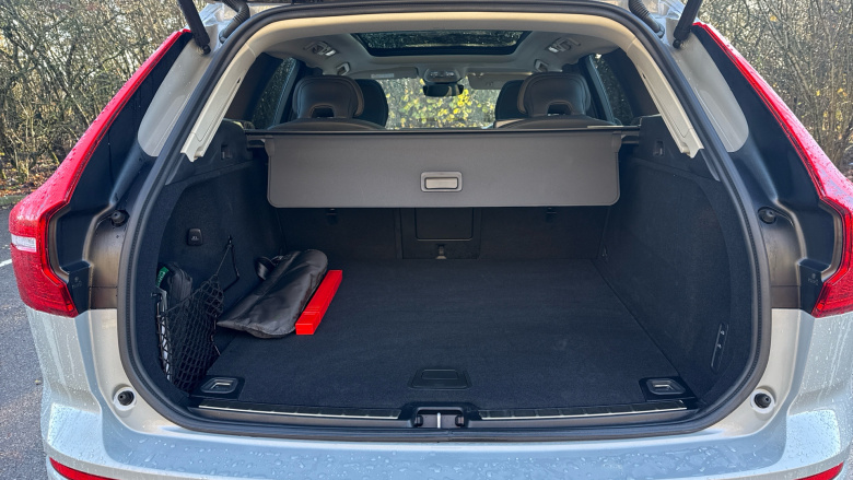 Volvo XC60 2.0 B5P Ultra Dark 5dr AWD Geartronic Petrol Estate